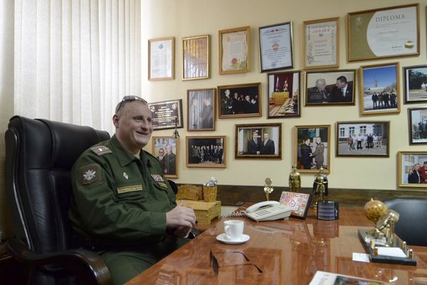 Живой. Ослепший в бою сержант дослужился до майора