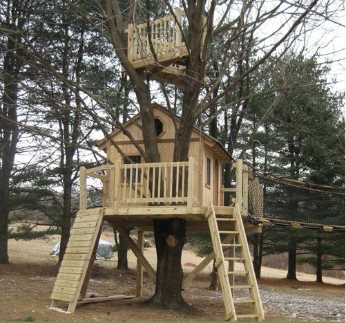 Игровой домик из дерева