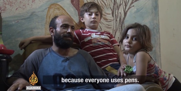 Незнакомцы собрали $190 тысяч для отца-одиночки, продающего ручки с дочерью на плечах отец, дочь, деньги, длиннопост