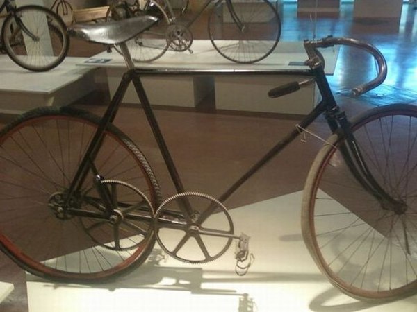Да, цепь на велосипедах была не всегда