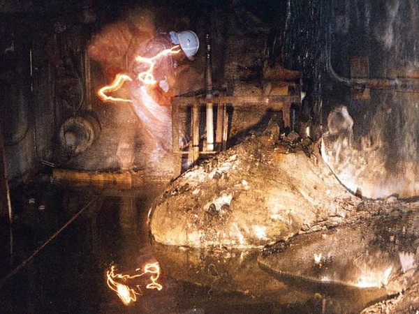 Фотография сделанная в Саркофаге Чернобыля рядом с самой радиоактивной субстанцией на земле с излучением более 10 000 рентген в час Чернобыль, радиация, герой, фотография, длиннопост