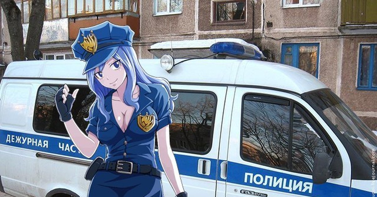 Полицейская с большими дойками снимает синюю униформу в спальне