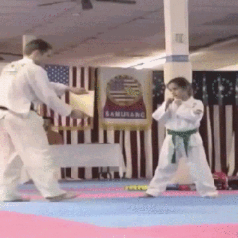 1463086260163934985.gif