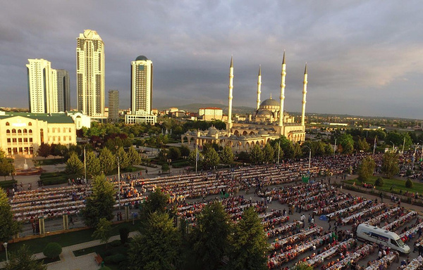 В Грозном прошел самый массовый ифтар в России Россия, Грозный, рамадан, новости, Общество, текст, Фото, длиннопост