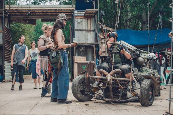 Junktown в заброшенной военной части в Братронице (RZB - raketov zkladna Bratronice) в Чехии. Post-Apocalyptic Festival, Junktown, тусовка, Mad Max style, сильно длиннопост, длиннопост