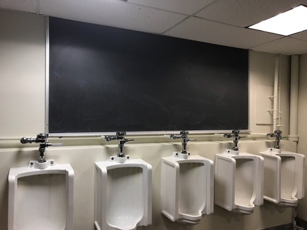 Туалет в Технологическом институте Массачусетса