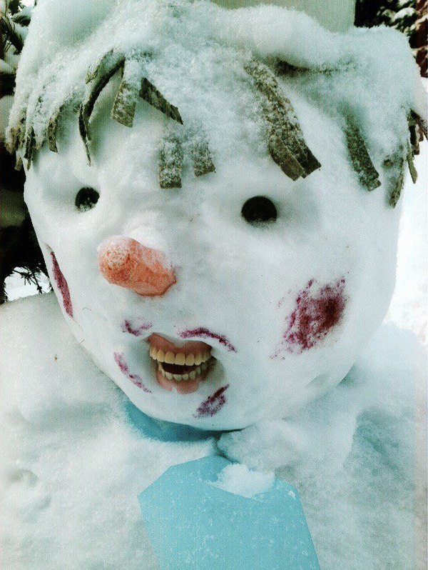 Новосибирский снеговик у детской стоматологии