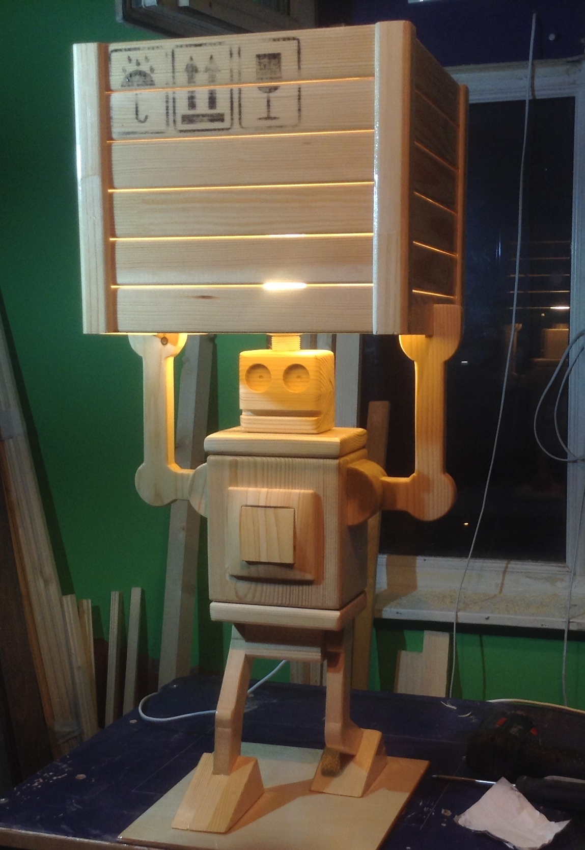 Как сделать робота-светильника