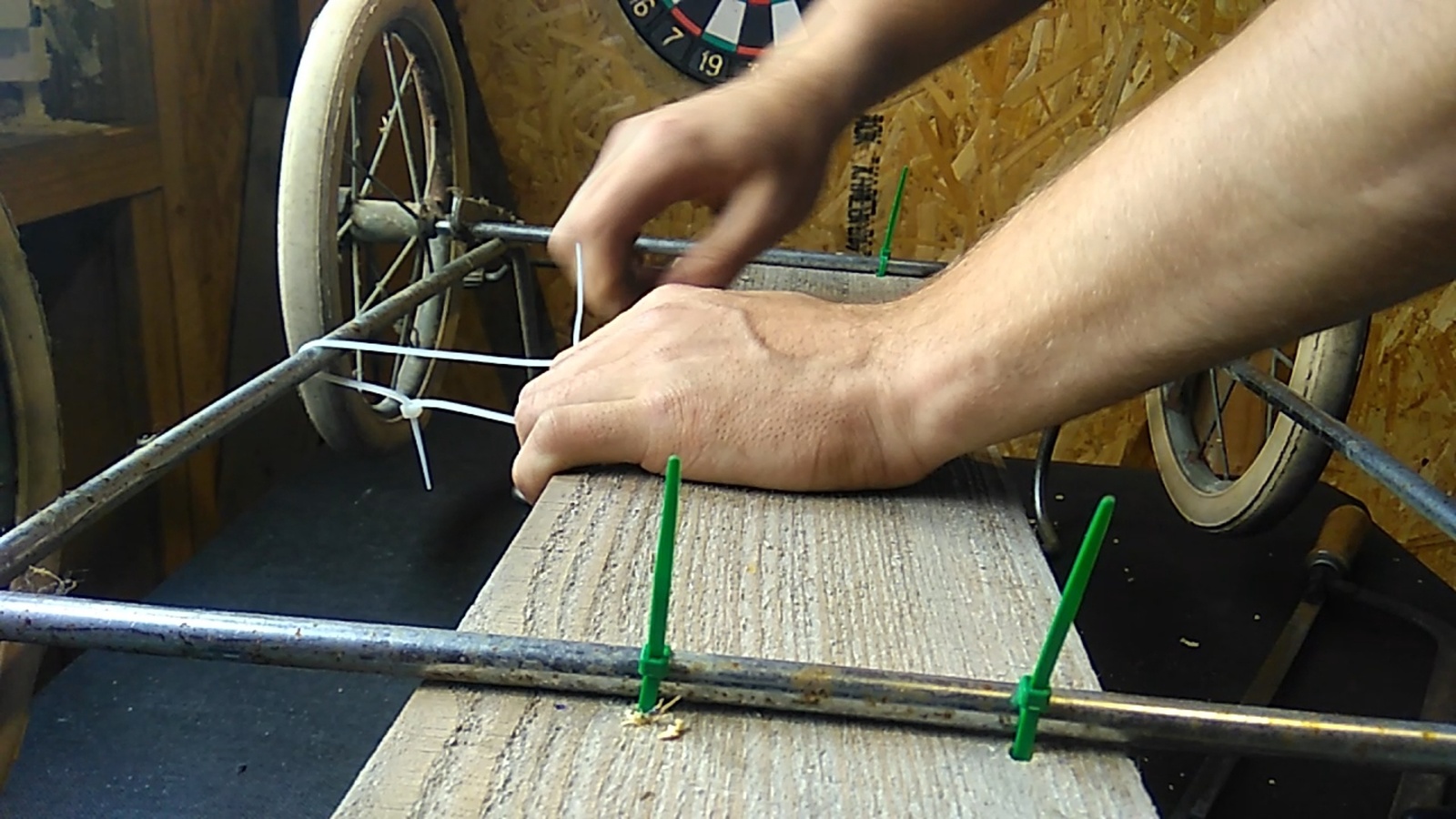 Как сделать газонокосилку из детской коляски и болгарки 