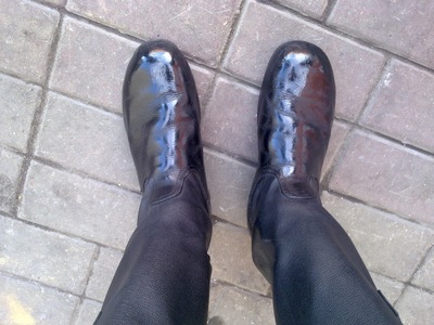 1456506667196092667 Как открыть крем для обуви kiwi