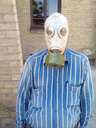 1458944092190660271 и этот номер и противогаз