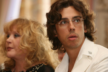 ажда пеккан фото биография. 1511076905156991934. ажда пеккан фото биография фото. ажда пеккан фото биография-1511076905156991934. картинка ажда пеккан фото биография. картинка 1511076905156991934. Листала я тут ленту Инстаграма, и наткнулась на пост об одной турецкой певице, в посте говорилось что в возрасте 71 года она активно выступает на сцене,записывает новые песни,снимается для журналов и собирается обзавестись первенцем. Не знаю как у нее это получится,но признаю-выглядит она для своих лет поразительно, даже закрыв глаза на пластические операции(коих у этой дамы было немало судя по всему) и поэтому я все больше и больше убеждаюсь что возраст-это лишь цифра в паспорте, и никогда не поздно начать жизнь по-новому! ажда пеккан фото биография. 1511076905156991934. ажда пеккан фото биография фото. ажда пеккан фото биография-1511076905156991934. картинка ажда пеккан фото биография. картинка 1511076905156991934. Листала я тут ленту Инстаграма, и наткнулась на пост об одной турецкой певице, в посте говорилось что в возрасте 71 года она активно выступает на сцене,записывает новые песни,снимается для журналов и собирается обзавестись первенцем. Не знаю как у нее это получится,но признаю-выглядит она для своих лет поразительно, даже закрыв глаза на пластические операции(коих у этой дамы было немало судя по всему) и поэтому я все больше и больше убеждаюсь что возраст-это лишь цифра в паспорте, и никогда не поздно начать жизнь по-новому!