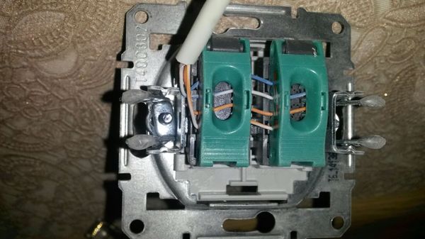 Обжим компьютерной розетки электриками. (узкоспециализированный пост). PS Господа электрики, лучше вообще не подключайте розетки, чем так.