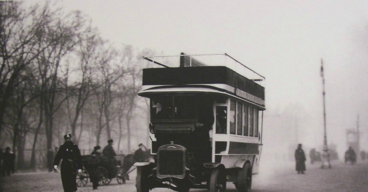 1907 год первый городской автобус