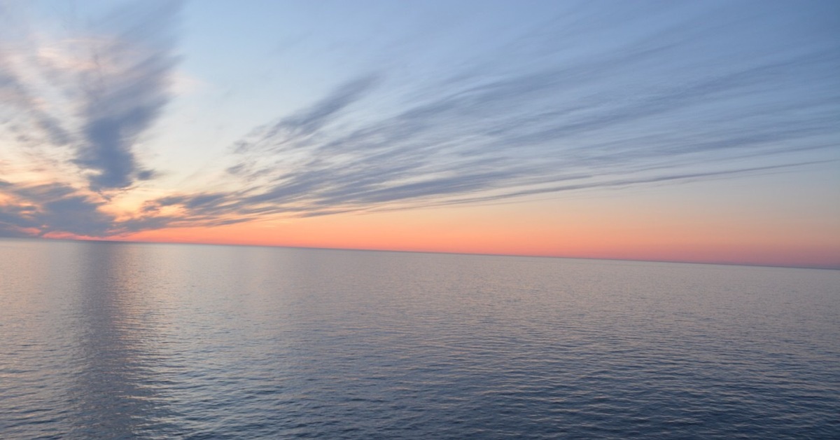 Baltic ocean. Балтийское море штиль. Штиль на Балтийском море. Штиль на море.