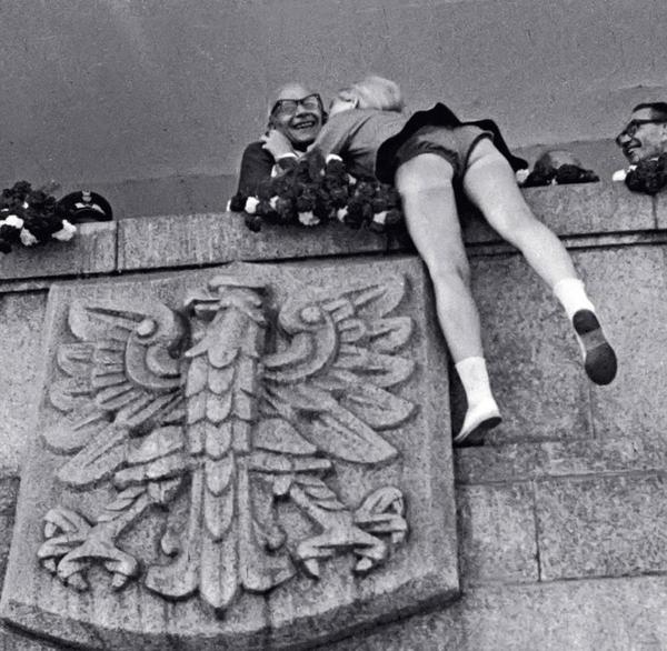 The first secretary of the Central Committee of the Polish United Workers' Party, Wladyslaw Gomulka, receives a spontaneous kiss from a fan, 1966 - Poland, Photo, Kiss, Retro, The photo