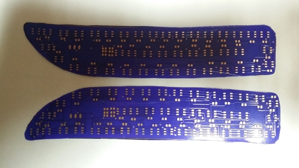 Наконец переставил руки в плечи.