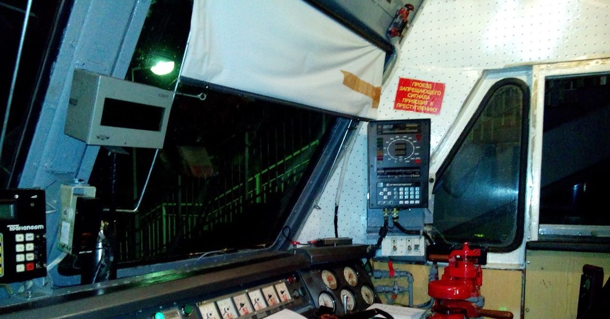 Чс4т кабина машиниста. 2эс5 скиф кабина. 2эс6 кабина машиниста. Что будет невозможно сделать в кабине локомотива. 2эс10 гранит кабина.