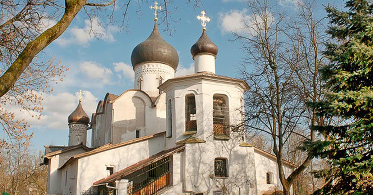 Псковская церковь фото. Храм Василия на Горке в Пскове. Церковь Василия Великого на Горке в Пскове. Церковь Василия на Горке Псков архитектура. Церковь Василия на Горке (1410 год) в Пскове)..