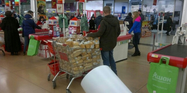 Он явно что-то знает.