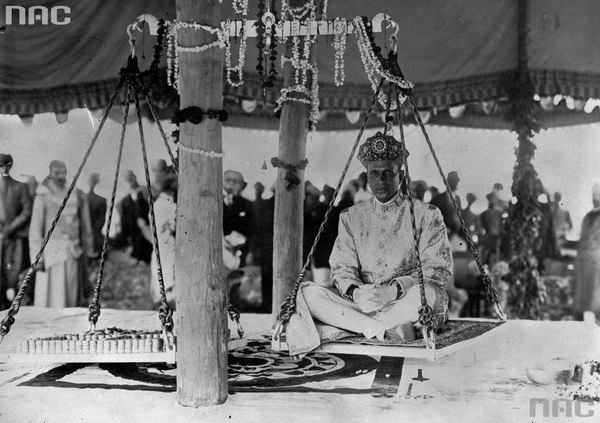 Церемония вступления в должность раджи – сколько золота он стоит, 1930-е.