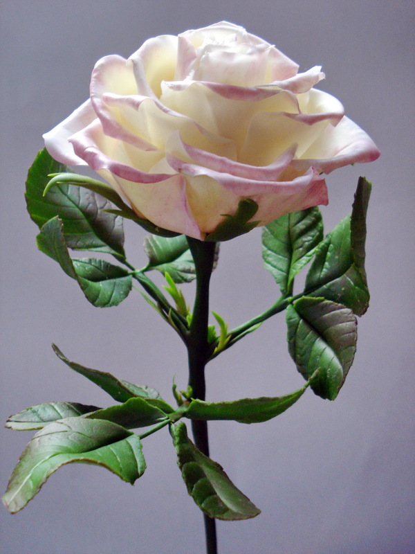 Роза из полимерной глины