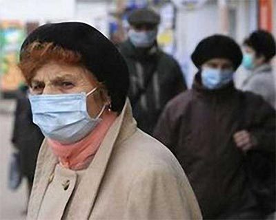 Встречайте на улицах. Дебилы, которые не знают, что такое респиратор, а что такое марля.