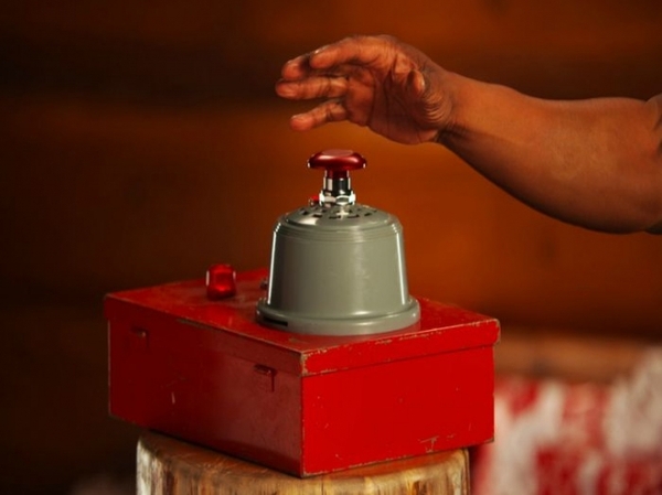 То чувство когда сзади нервный водитель и через 3 секунды загориться зелёный