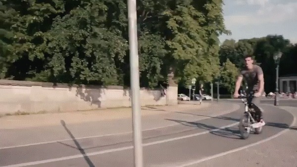 Талантливый человек талантлив во всем! Встречайте: БиЭмИксер-стриптизер)