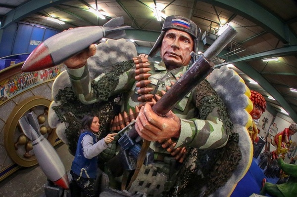 Подготовка к карнавалу в Майнце, Германия, 2 февраля