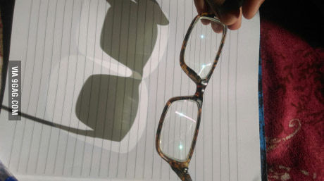 Вопрос: если линзы очков пропускают свет, то откуда тень?