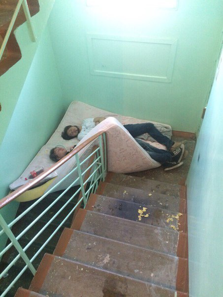 Когда забрал её у родителей к себе, но не предупредил, что от своих тоже съехал.