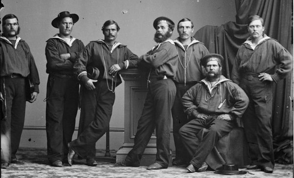 Русские моряки с крейсера "Варяг" в Нью-Йорке. Начало XX века.