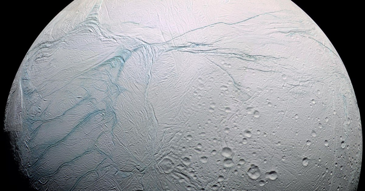 Спутник сатурна ф. Энцелад Кассини. Спутники Сатурна Enceladus. Энцелад Спутник Сатурна жизнь. Энцелад океан.