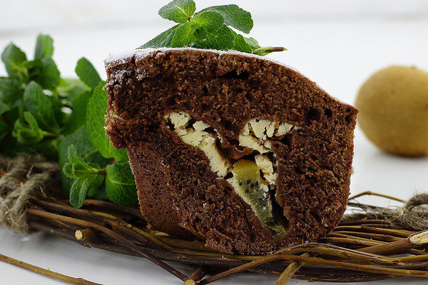 Шоколадный кекс с творожной начинкой