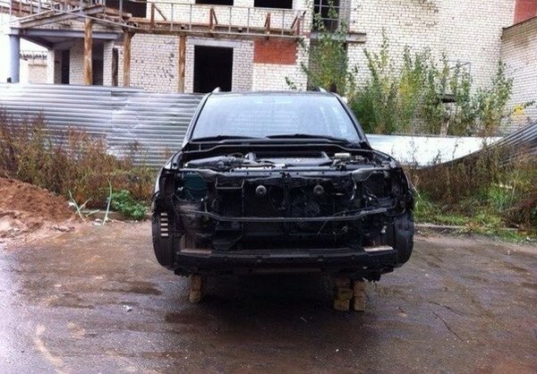 В нашем чудном городе Тольятти за ночь разобрали ленд крузер Машина, Вор, Длиннопост
