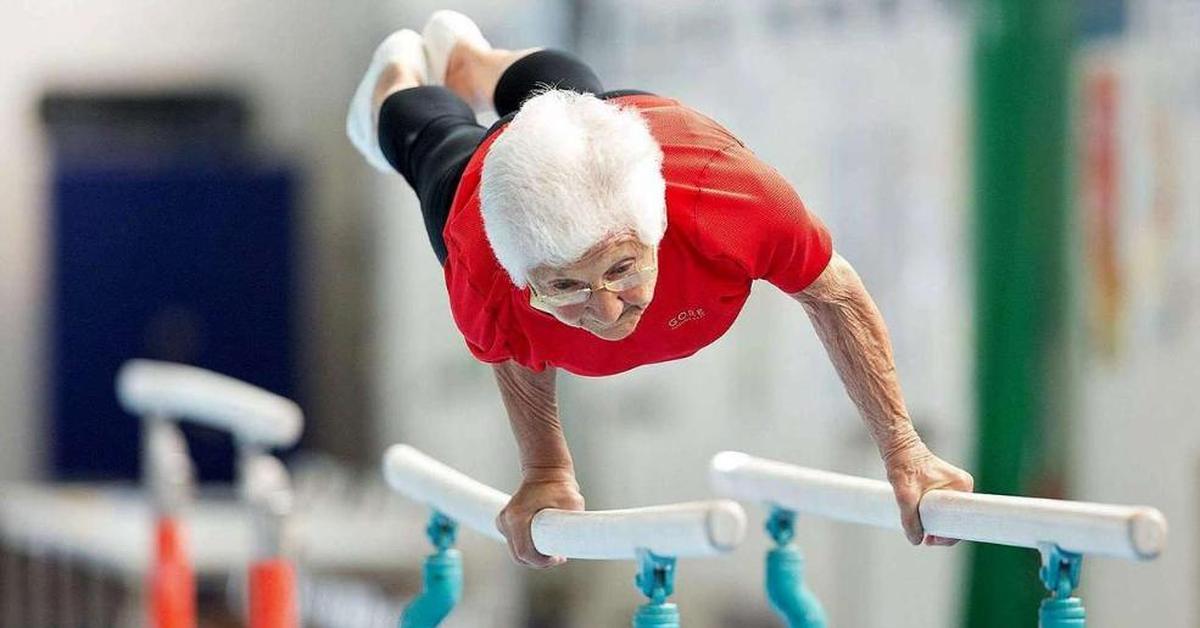 Спорт не помеха. Йоханна Кваас в молодости. Гимнастка Йоханна Кваас. 94-Летняя гимнастка Йоханна Кваас. Джоанна Кваас гимнастика в молодости.