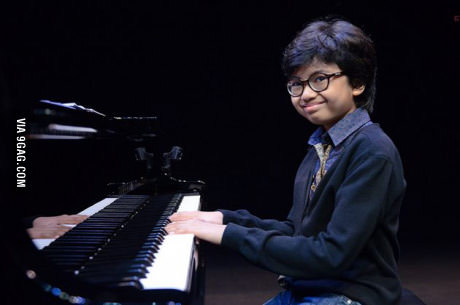 Двенадцатилетний джазз-музыкант с двумя номинациями на Гремми. Его зовут Джоуи Александр.