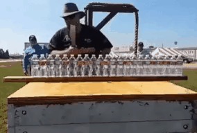 Очень острый нож.