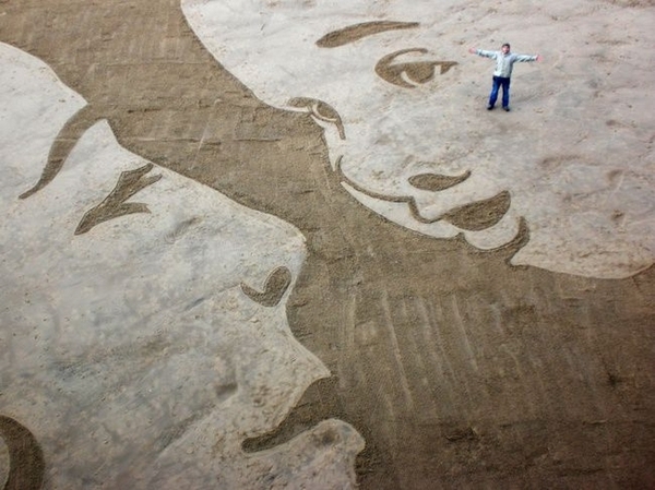 Картины на песке перед приливом...