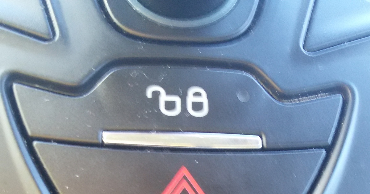 На эиом месте 2 дня висела вонючка для машины,а я думаю почему голова ...