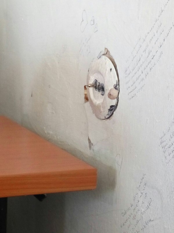 Apparently, someone had an interesting couple. - My, University, Students, Power socket, Boredom