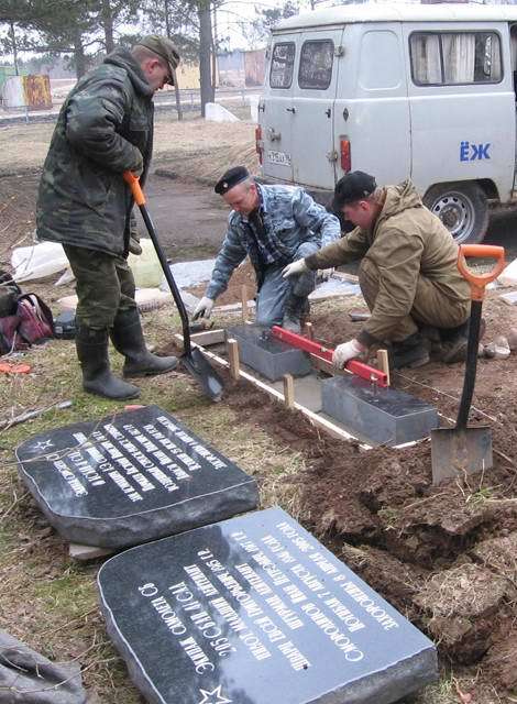 Отряд в могильнике. Поисковый отряд Форпост Кингисепп.