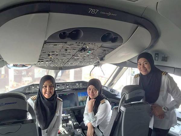   , Boeing 787, Boeing 787 Dreamliner, Royal Brunei Airlines