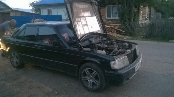 Просто ВАЗовский двигатель в Мерседесе ... теперь ты видел немного ...