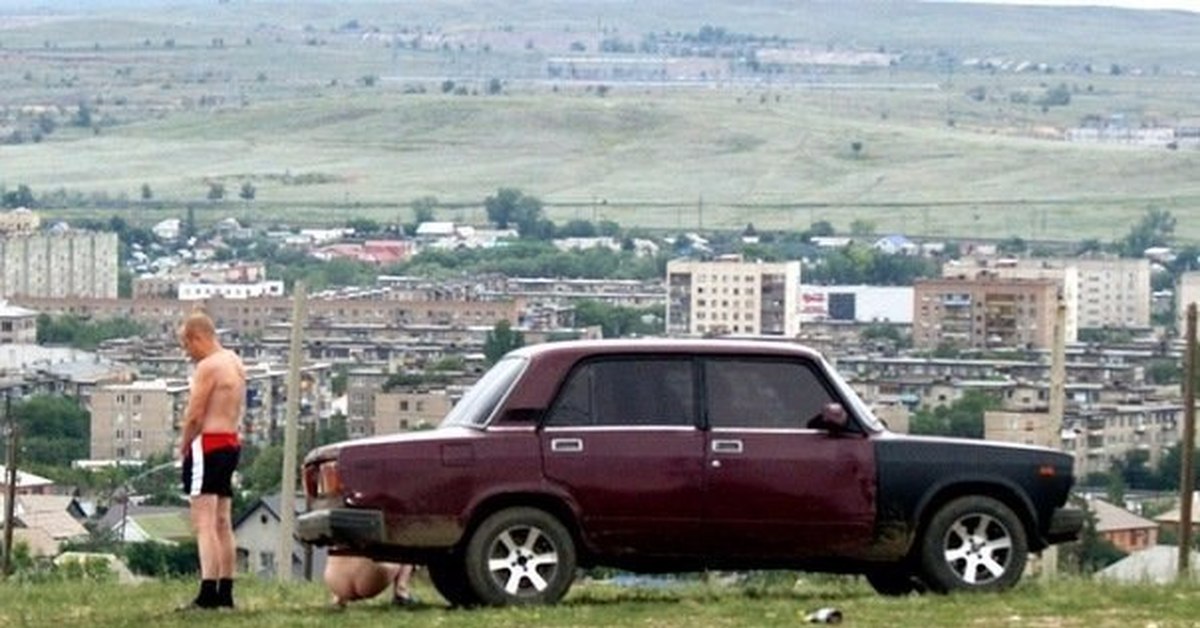 Российский видать. Выйдешь в поле сядешь. Вышел в поле сел. Приколы про поле.