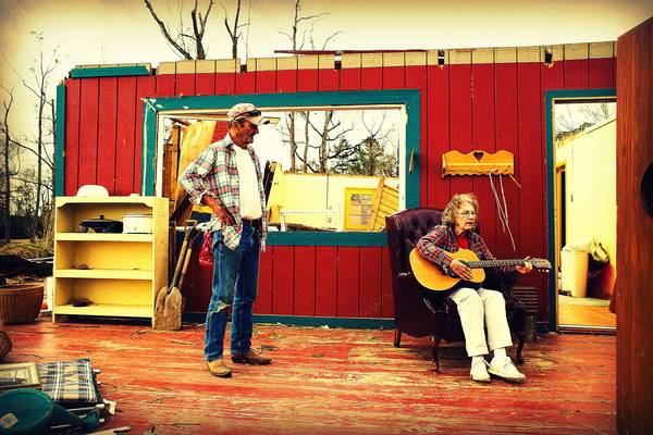 Их дом был уничтожен торнадо