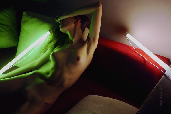 Фотосет с ртутными лампами ч.1 - NSFW, Моё, Эротика, Фотография, Модели, Сиськи, Обнаженка, Vogue