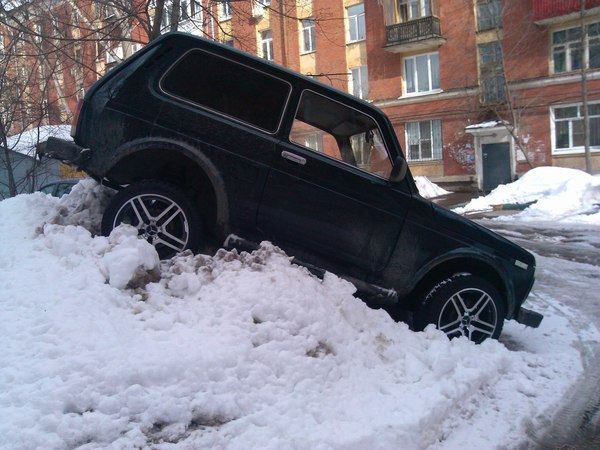 Features of winter parking. - My, Parking, Niva, 4x4, Snowdrift, Samara