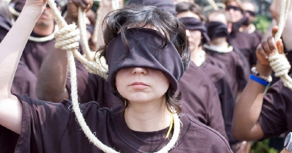 Где завязывают мальчиков. Amnesty International смертная казнь. Обезглавливание женщин. Наказание современное.